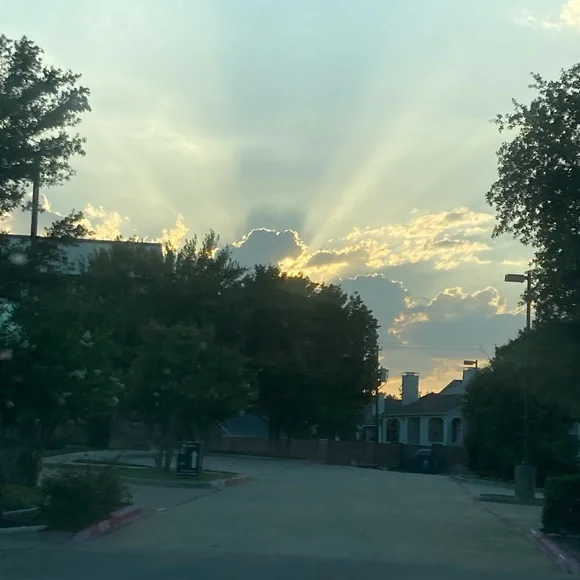 ***SOLD SOLD SOLD ***Dooney & Bourke crossbody/belt bag-convertible EUC -Vintage - Picture 4 of 4